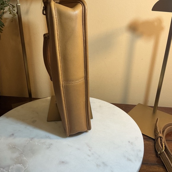 Coach VTG HTF BUTTERSCOTCH WILLIS CITY Bag - Picture 8 of 16